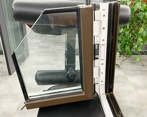 断桥铝防火窗样角